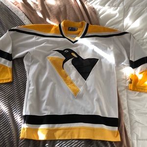 **Vintage Penguins Hockey Jersey**